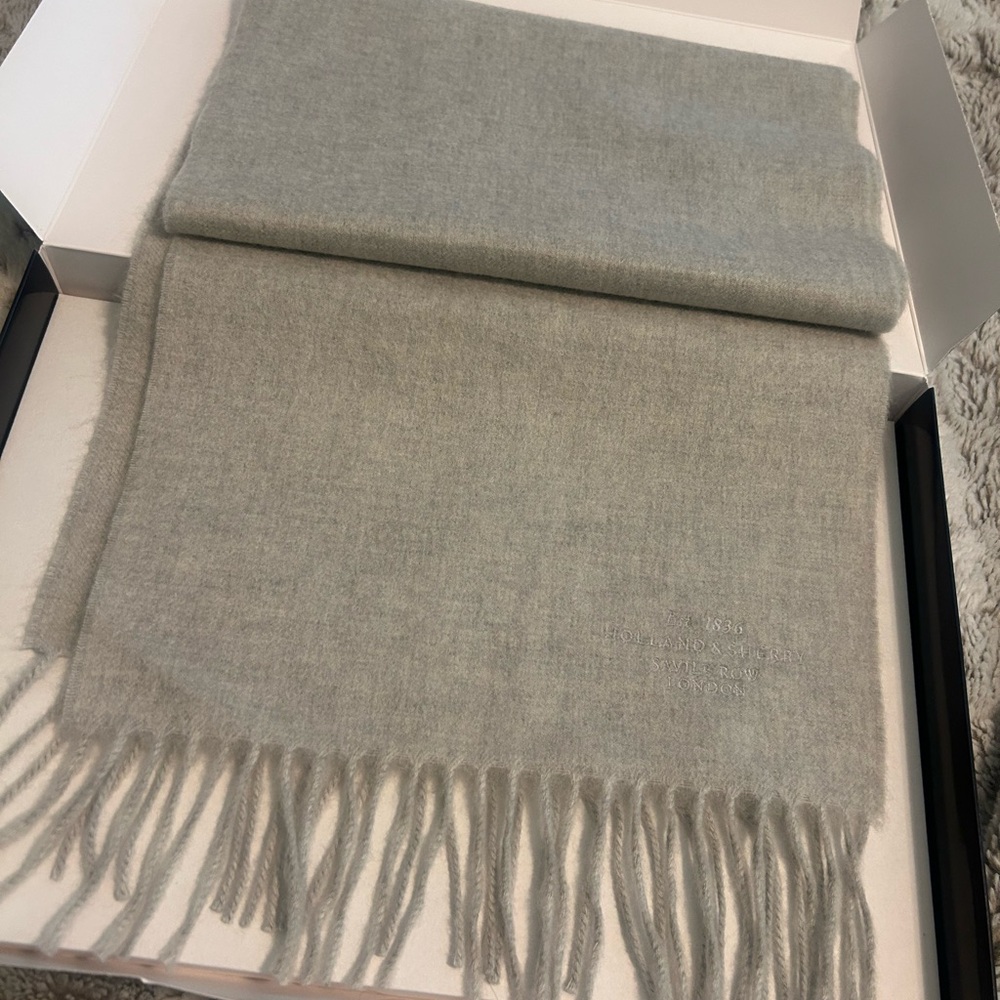100% Authentic Cashmere. Holland & Sherry Gray Fringe Scarf. Never used.